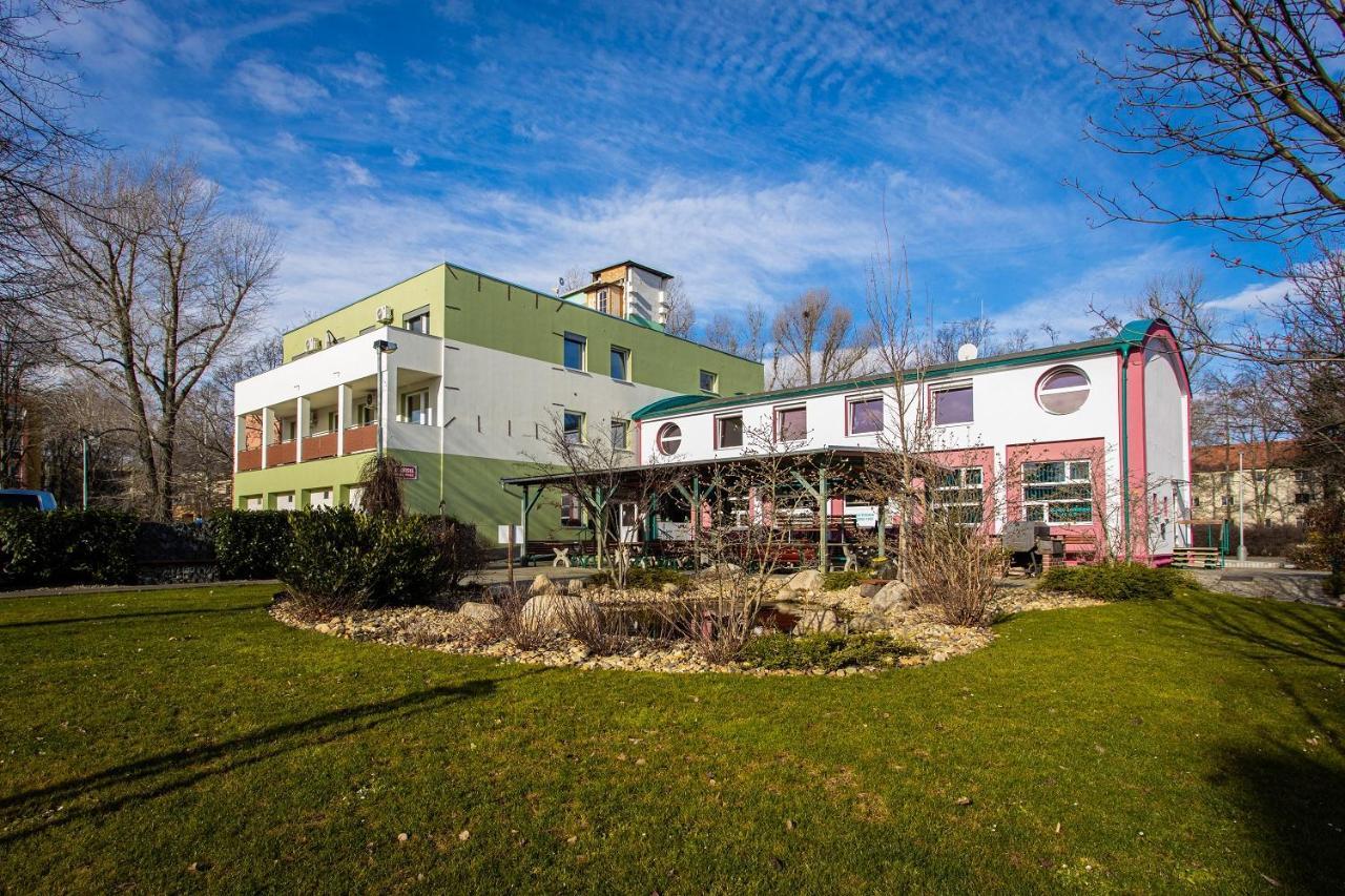 Hotel školička 2*